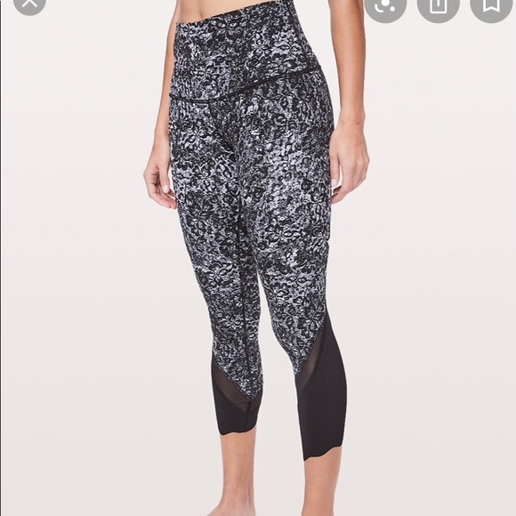 lululemon athletica Other - Lululemon Wunder Under Scallol Roll Down 24”